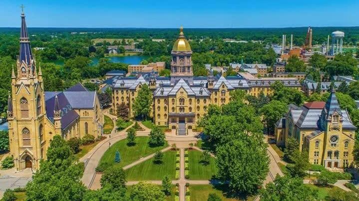 The Lucky Charm Home Of The Fighting Irish! Bbq Outdoor Games Coffee South Bend Exterior foto